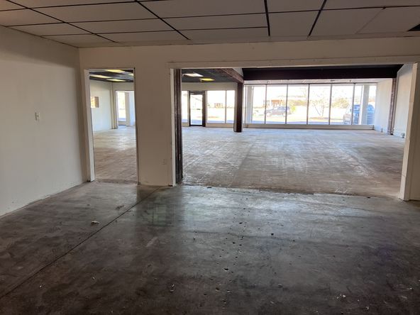 Boardwalk Village RESTAURANT OR RETAIL 3812 Central Avenue up to 10,000 Square Feet: 3810 Central Ave, Hot Springs, AR 71913